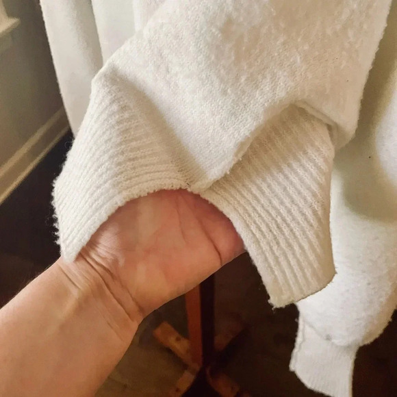 Urban Outfitters women’s long sleeve cropped turtleneck sweater SZ XS white - Picture 4 of 8